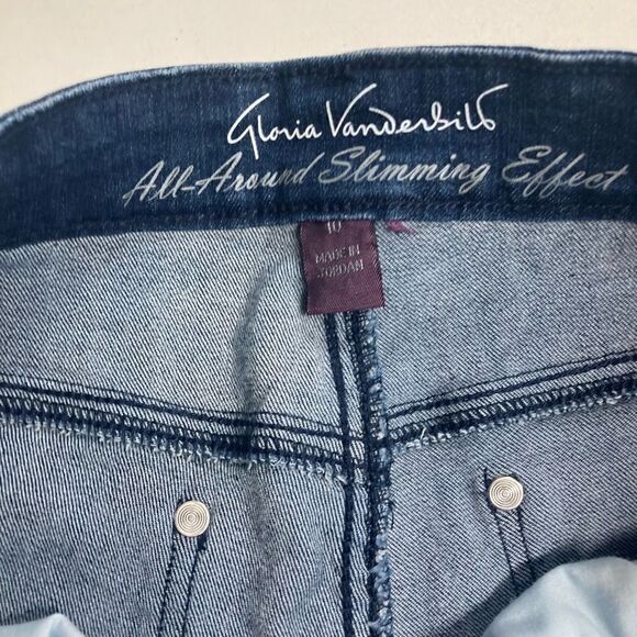 Blue - Picture 7 of 11